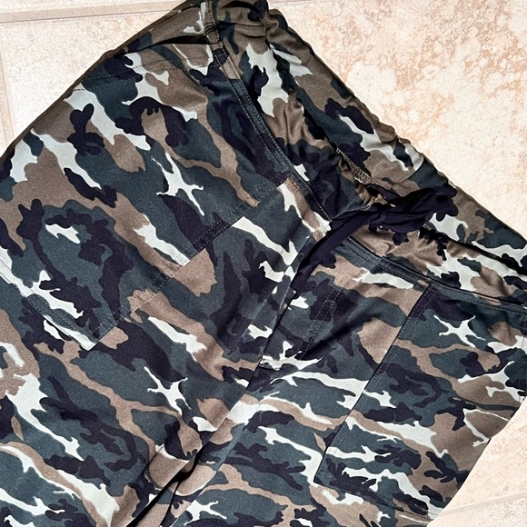 KOS USA Camo Crop Capri Pants L Large - Picture 2 of 5
